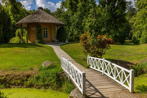 In the park of Luetetsburg Castle