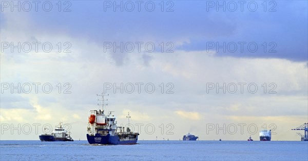 Ships on the Lower Weser with a view of the Outer Weser