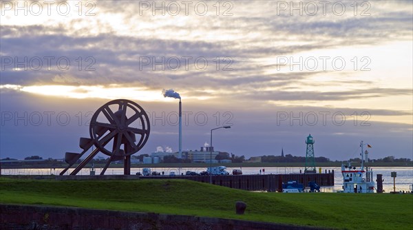 Weser and the entrance to the double lock