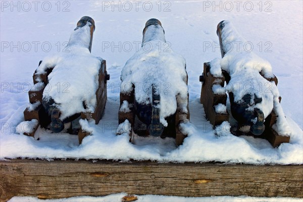 Snowy cannons at the Schiffahrtsmuseum