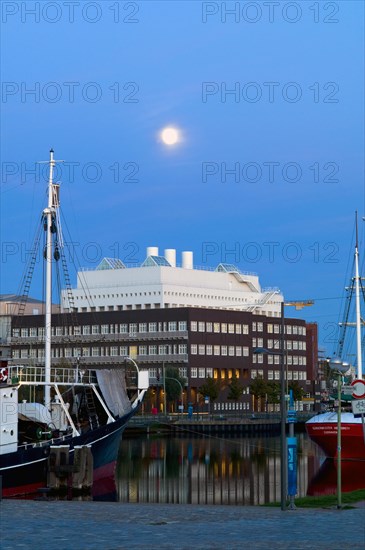 Full moon over the Alfred Wegener Institute