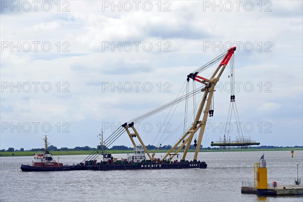 Floating crane Enak on the Weser