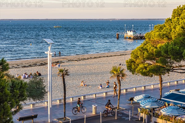 People on the beach and promenade in Arcachon