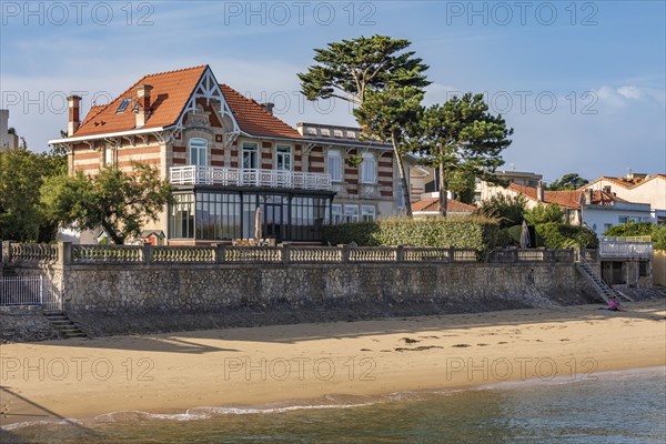 Belle Epoque villa on Arcachon beach