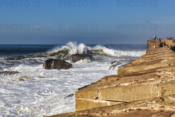 Waves in front of the city wall