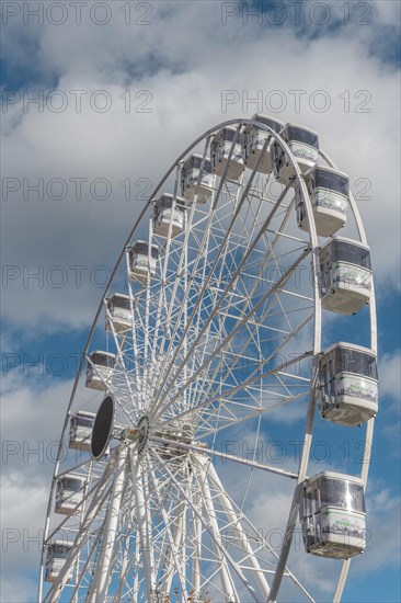 The solar-powered Ferris wheel at the Colmar Christmas market in 2022. Alsace