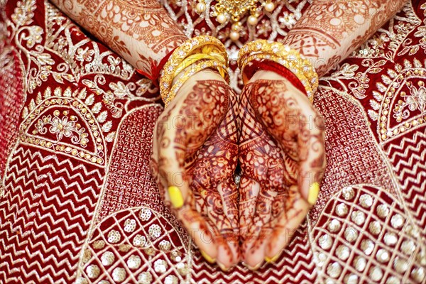 Traditional bridal jewelry and henna decoration on the hands of Hindu bride on her wedding day