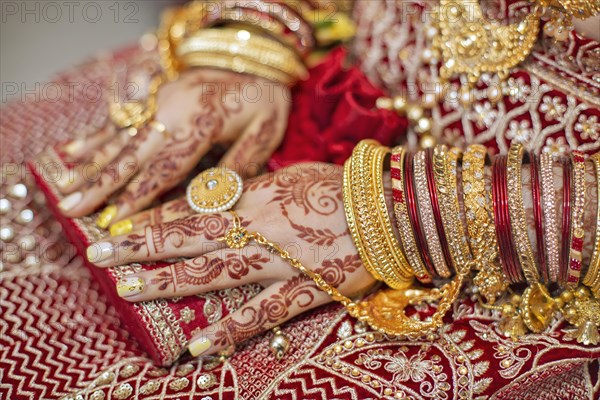 Traditional bridal jewelry and henna decoration on the hands of Hindu bride on her wedding day