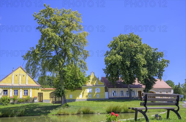 Zaluzi village