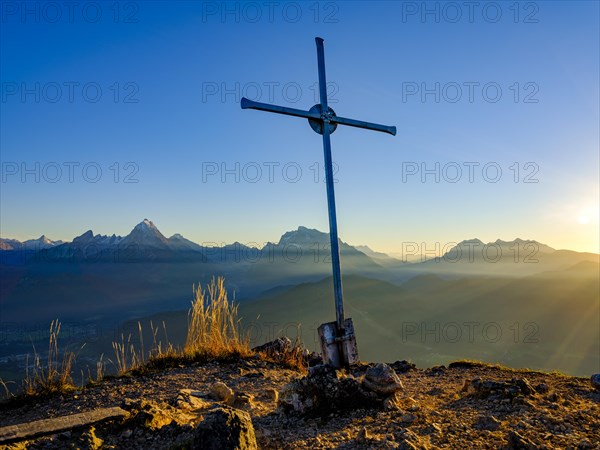 Rauher Kopf summit cross in the evening light