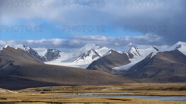 Glaciated and snowy peaks