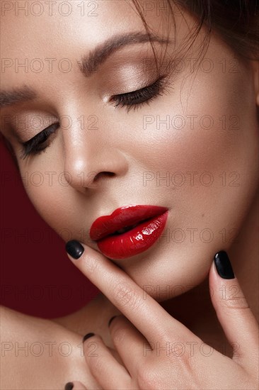 Beautiful girl in Hollywood image with classic makeup and red lips. Beauty face. Photo taken in the studio