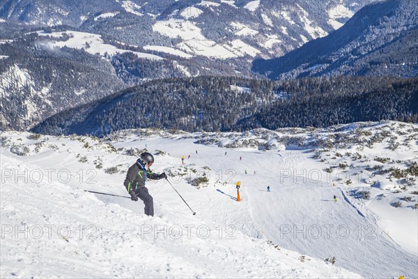 Skiers in the terrain above the Steinberg downhill run