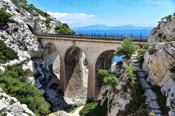 Erevine viaduct on the customs officers' path