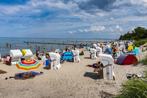 Am scharzen Busch beach with typical beach loungers