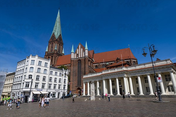 Market square before the Schwerin cathedral