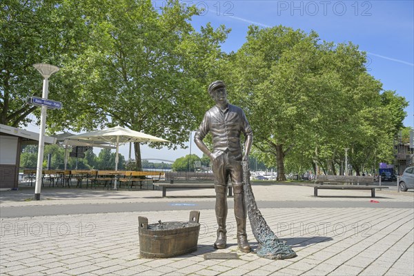 Bronze sculpture Scheerstaaner Stifterabbeler