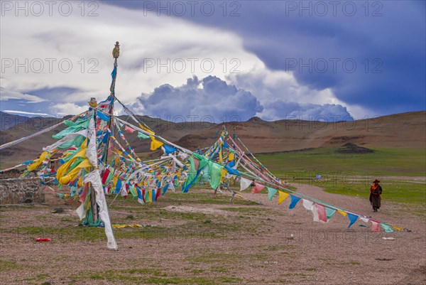 Prayer flags in the town of Tsochen