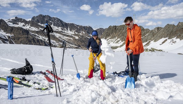 Search for buried subjects with the avalanche transceiver