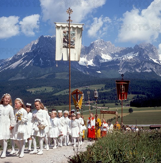 Corpus Christi procession in front of the Wilder Kaiser