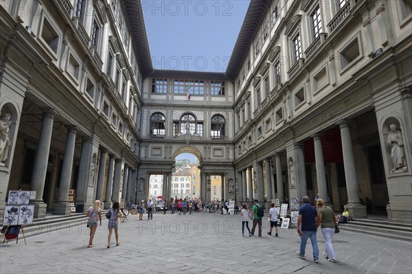 Piazzale degli Uffizi