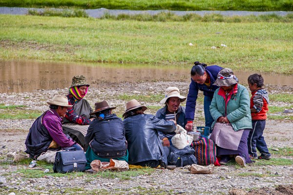Pilgrims along the southern route into Western Tibet