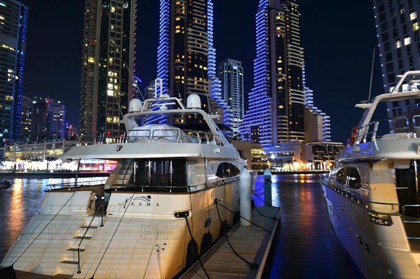 At night at Dubai Marina