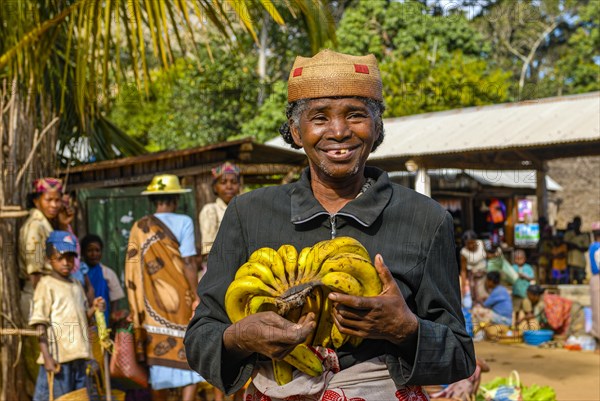 Woman presenting her bananas