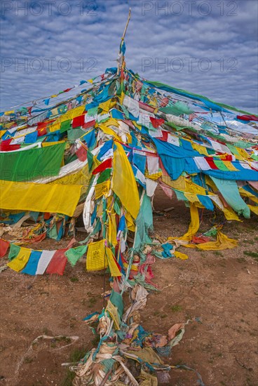 Praying flags along the road from Gerze to Tsochen