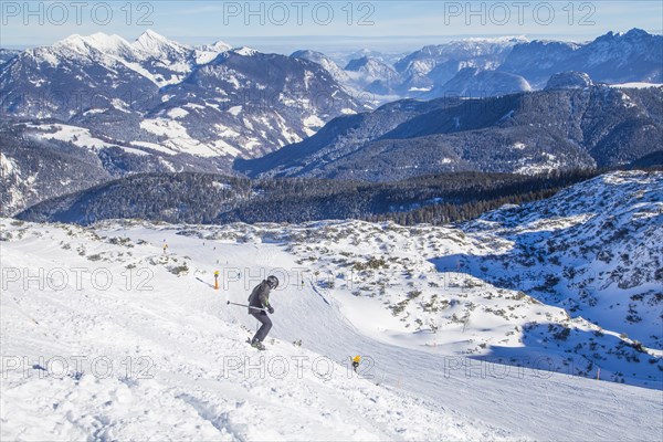 Skiers in the terrain above the Steinberg downhill run