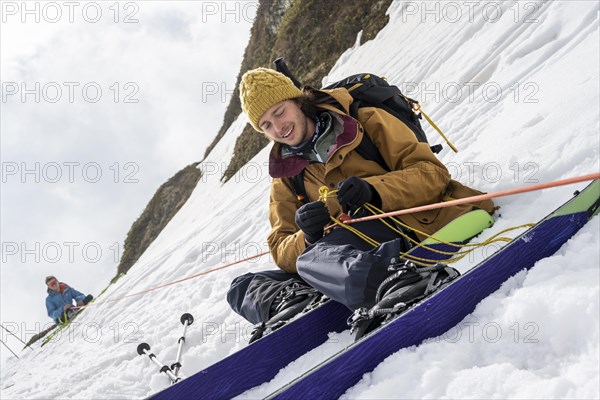 Exercise in crevasse rescue for ski tours