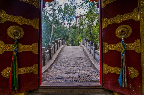 Bridge to the Lukhang temple