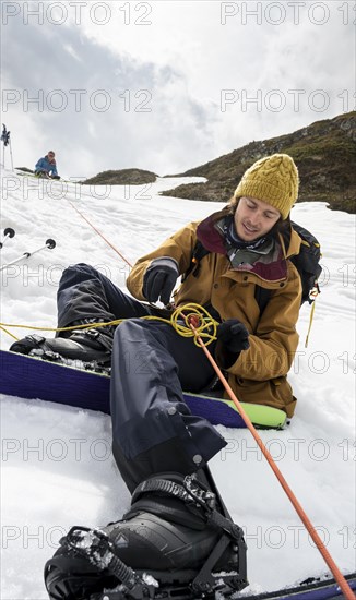 Exercise in crevasse rescue for ski tours