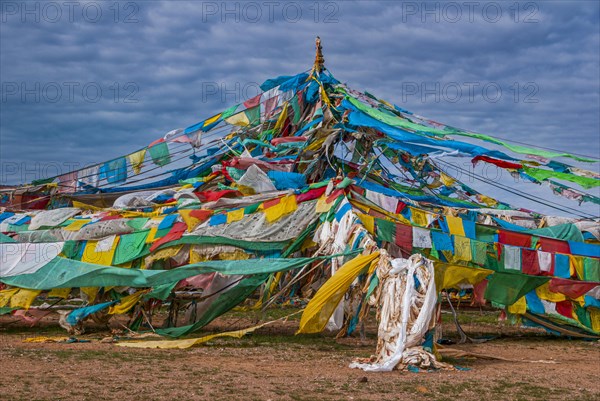 Praying flags along the road from Gerze to Tsochen