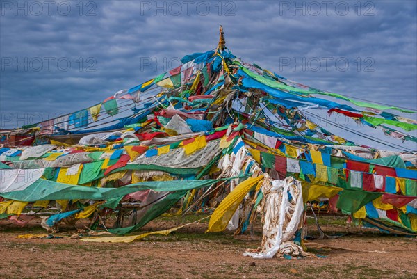 Praying flags along the road from Gerze to Tsochen