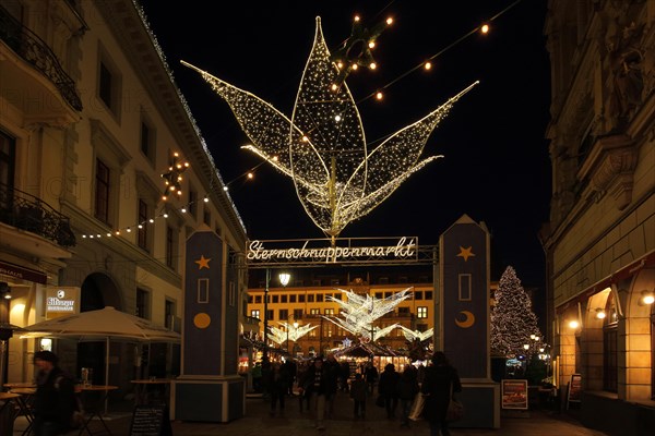 Illuminated Christmas decoration at the shooting star market