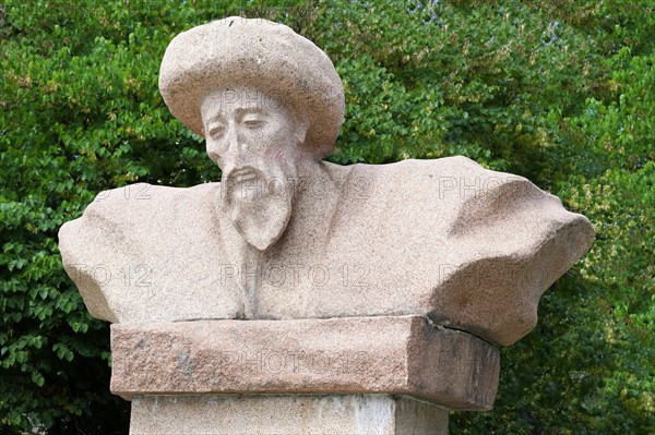 Statue of Tynybek