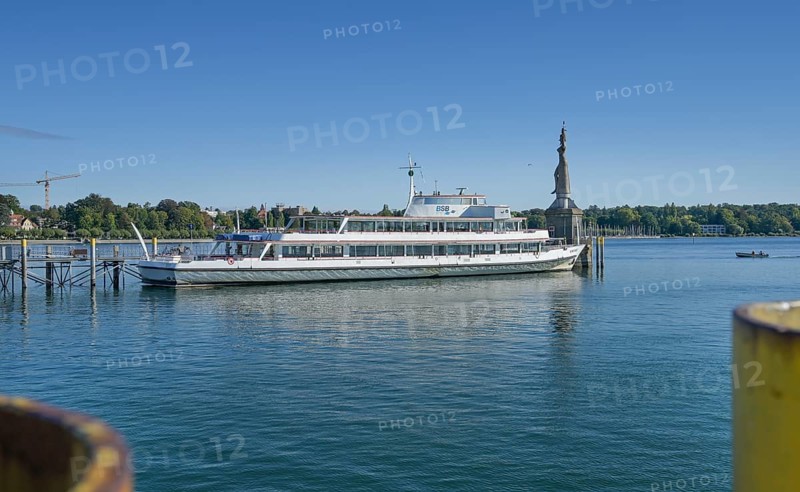 Excursion steamer - Photo12-imageBROKER-Schoening