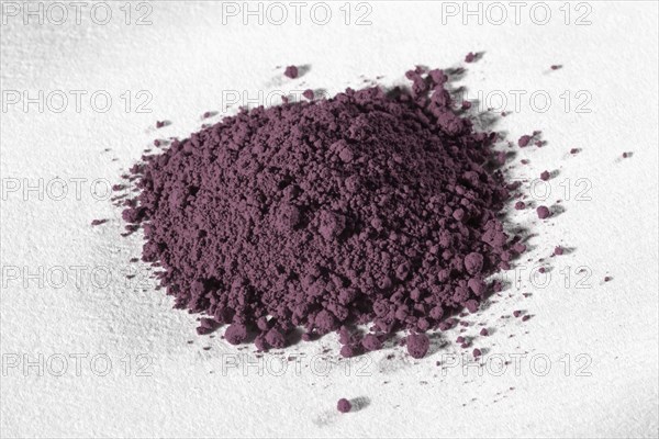 Isomerism Showing Color Shift in cis-tetramminedichlorocobalt