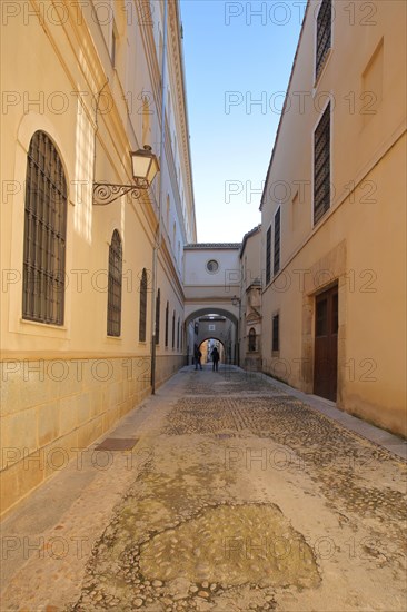 Narrow alley at the Monasterio de la Encarnacion in Plasencia