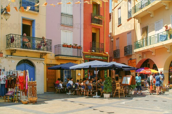 Restaurant and street scene