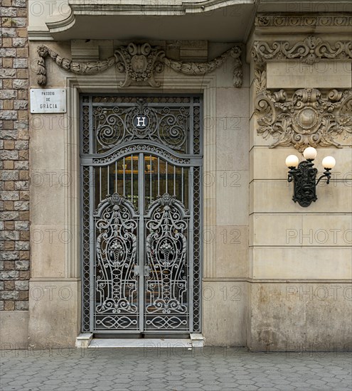 Houses and shops on the boulevard Passeig de Gracia