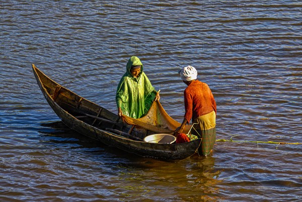 Fishermen on the Manakara river