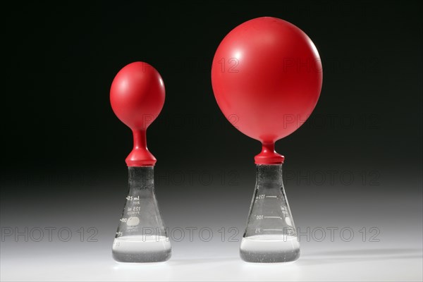 Pre-Reaction: 1 Molar and 3 Molar Acetic Acid and Baking Soda Generating Carbon Dioxide