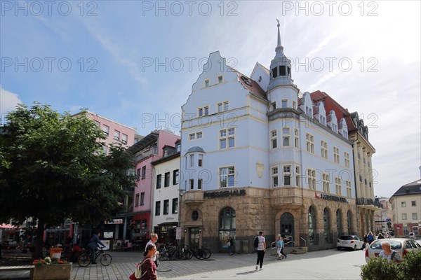 Press house and pedestrians at the Holzmarkt