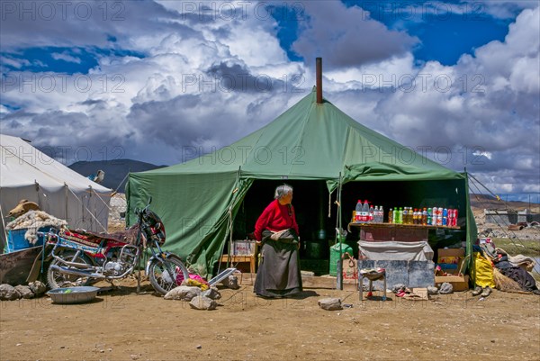 Along the southern route into Western Tibet