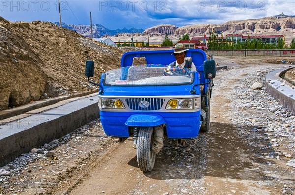 Unusual tricycle in the kingdom of Guge