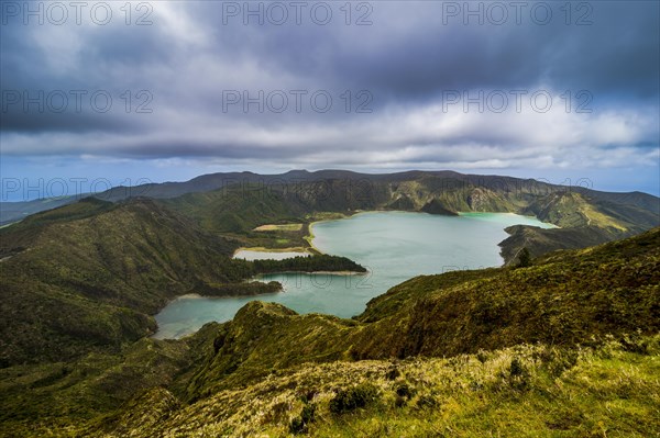 Lagoa de Fogo cratr lake