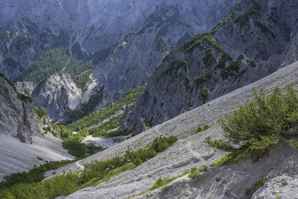 View from the Gsengscharte into the Haindlkar and to the Haindlkarhuette