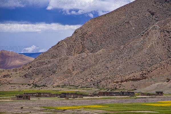 Open wide scenery in Tibet along the southern route into Western Tibet